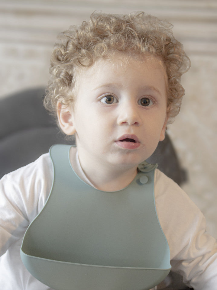 Set diversificare 4 piese din silicon BabyJem: bavetica, farfurie, lingurita si pahar